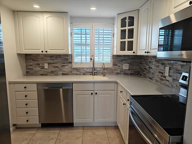 410 Wilma Cir #306 — Photo 4