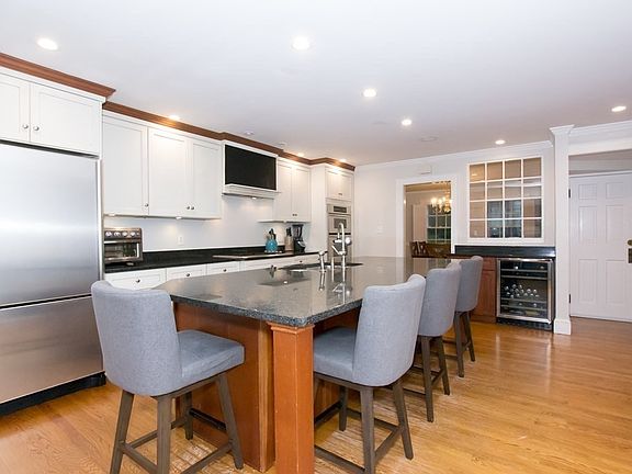 3rd image of 44 Norton St
