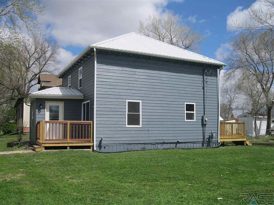 2nd image of 200 2nd St