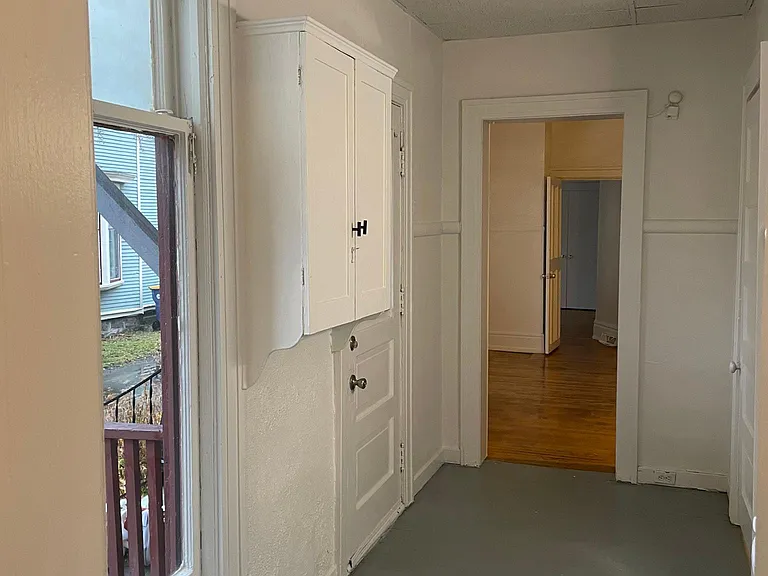 520 Crescent St NE #2 — Photo 4