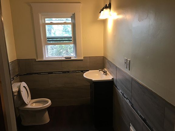 3rd image of 140 Winspear Ave