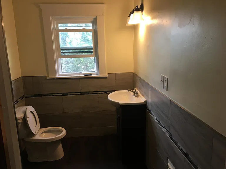 140 Winspear Ave — Photo 3
