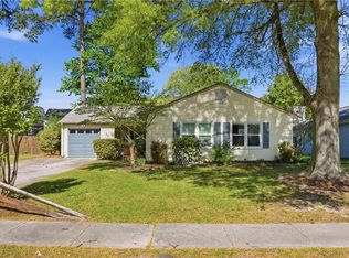 50 Sandy Lake Dr, Hampton, VA 23666