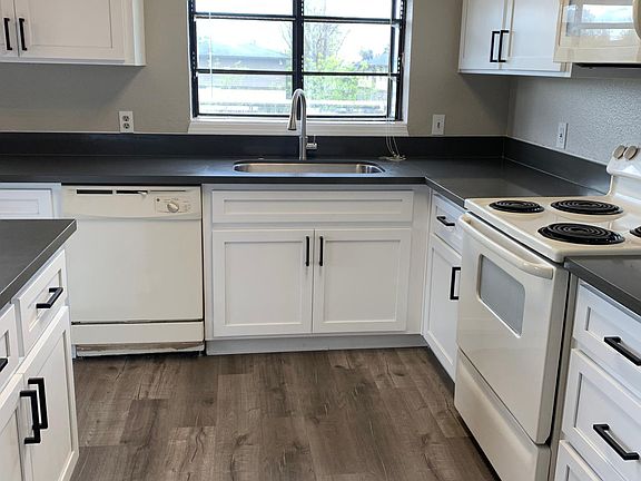 3rd image of 1335 Bell St APT 204