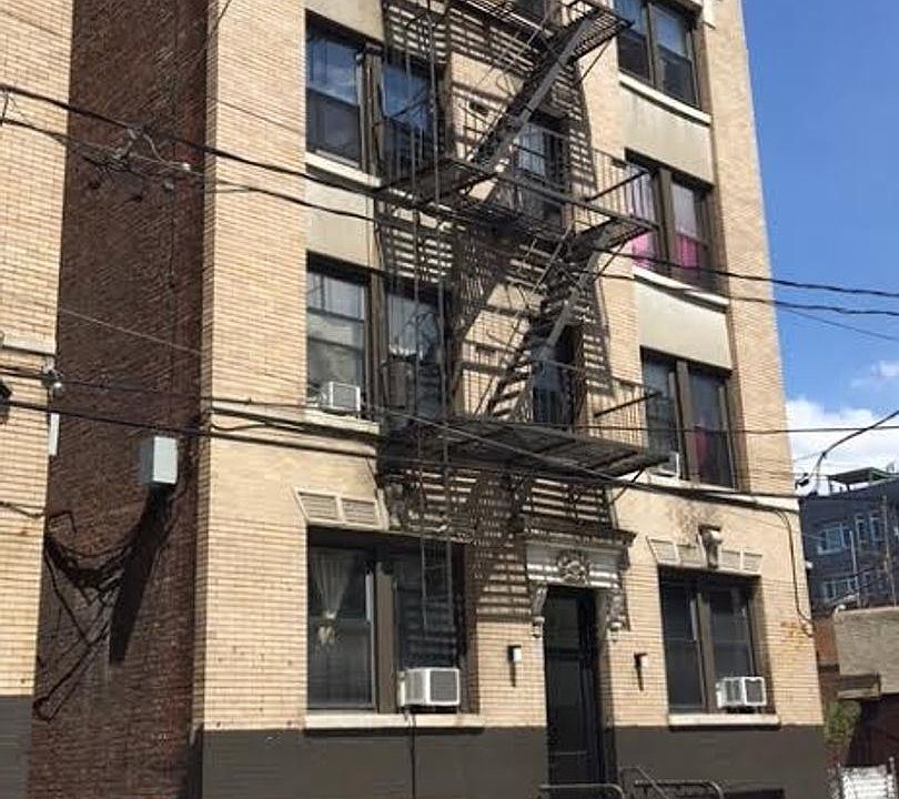 1st image of 41 Baldwin Ave APT 33