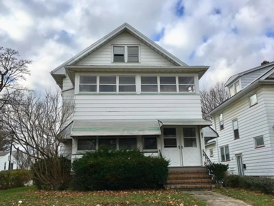 87 McNaughton St