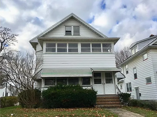 87 McNaughton St Photo 1