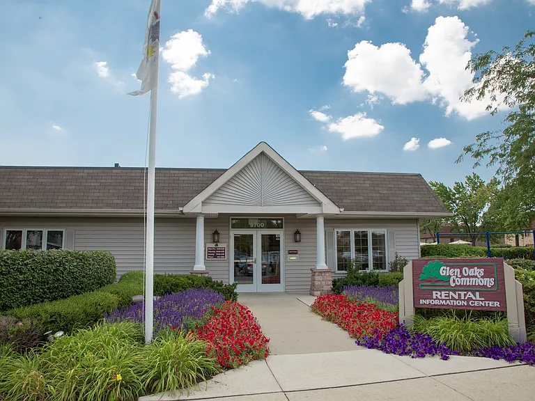 Glen Oaks Commons — Photo 10