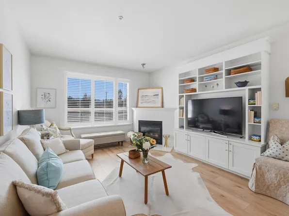 3151 Connaught Cres #202, North Vancouver, BC V7R 4X6