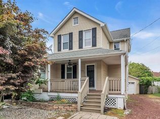 327 Roosevelt Ave, Oakhurst, NJ 07755