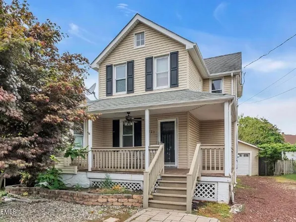327 Roosevelt Ave, Oakhurst, NJ 07755
