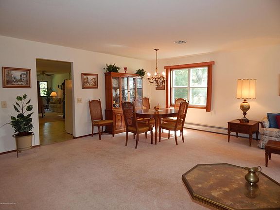 4th image of 58 Prince Charles Dr