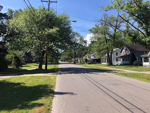 4th image of 805 Willard Ave NE