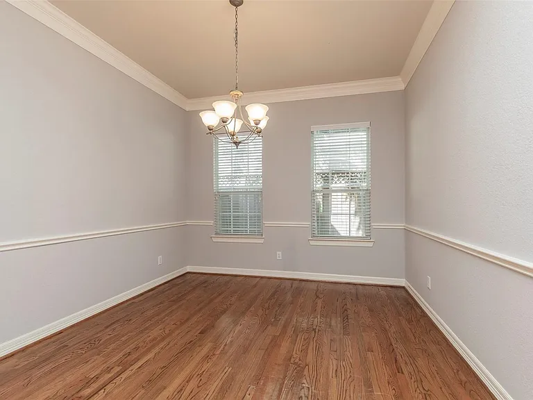 10126 Holly Chase Dr — Photo 13