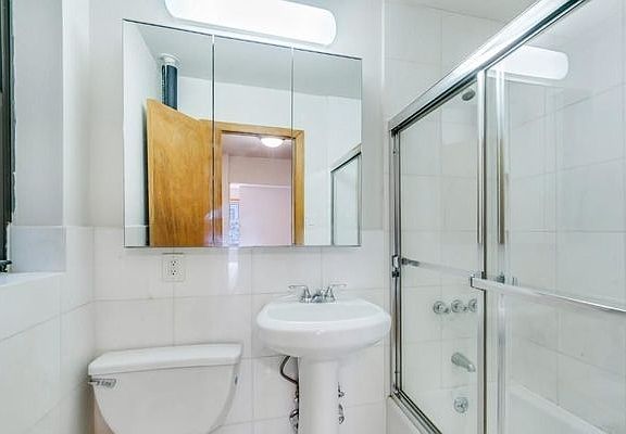 5th image of 215 E 84th St APT 2A