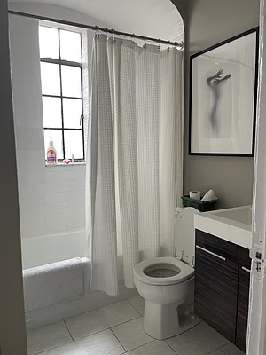 Rented by Halvatzis Realty | media 25