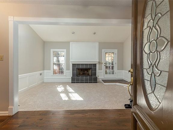 2nd image of 2460 Valentines Ct
