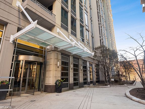 3rd image of 700 N Larrabee St APT 1511