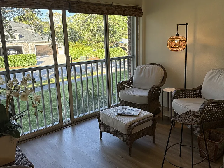 1900 Alamanda Dr #202 — Photo 14