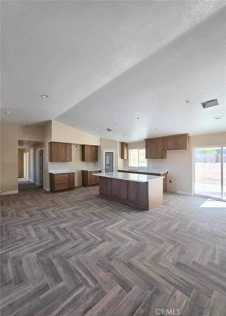 4 bed, 1820 sqft, $2,900 — Photo 2