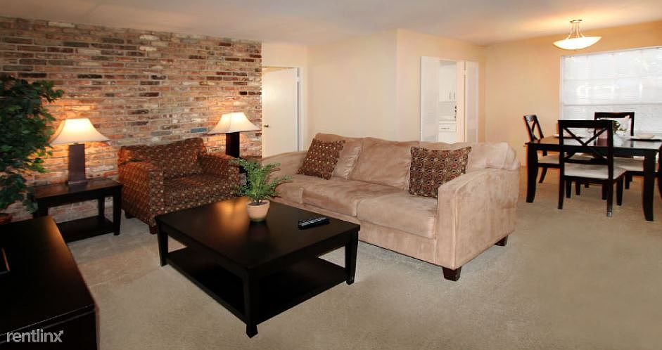 pln_living_to_dining_0