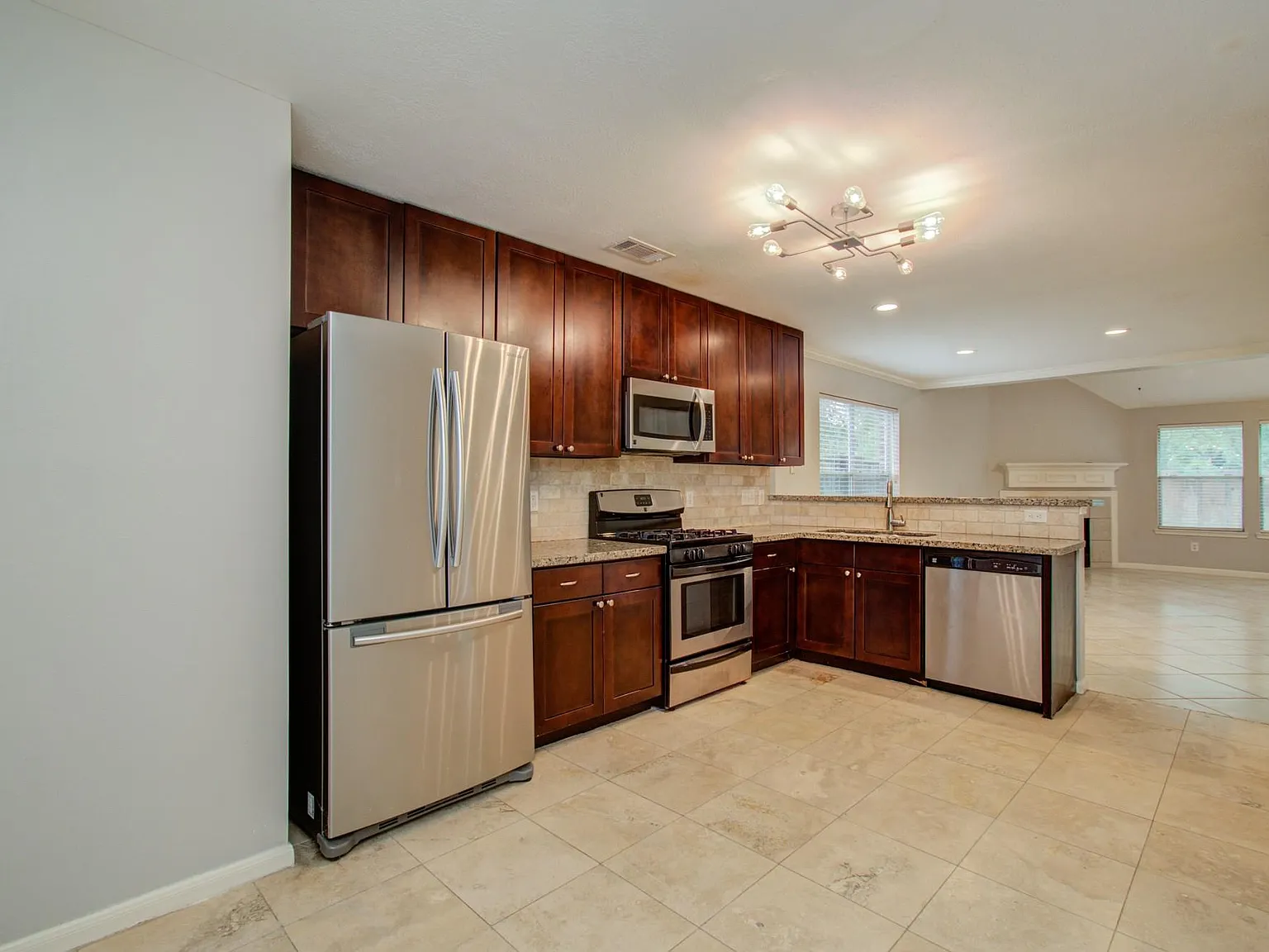 4 bed, 2.5 bath, 2044 sqft, $2,375 — Photo 3