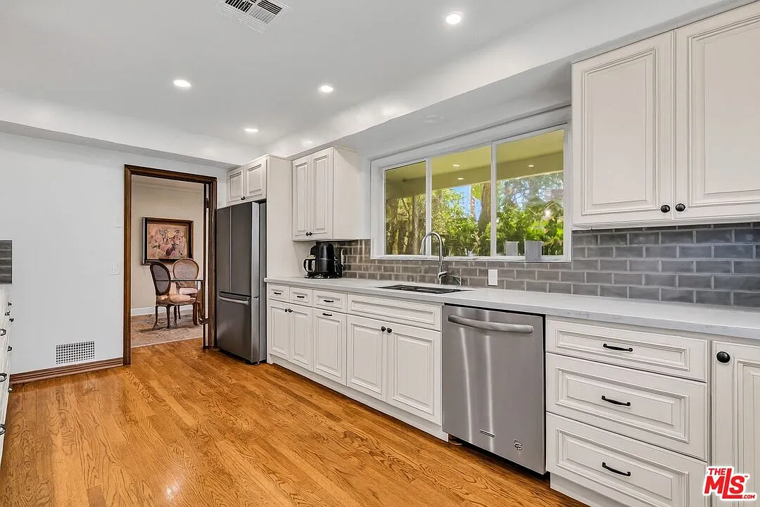 5 bed, 4.5 bath, 3734 sqft, $25,000 — Photo 1