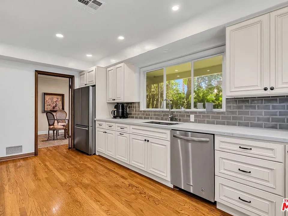 701 N Sierra Dr