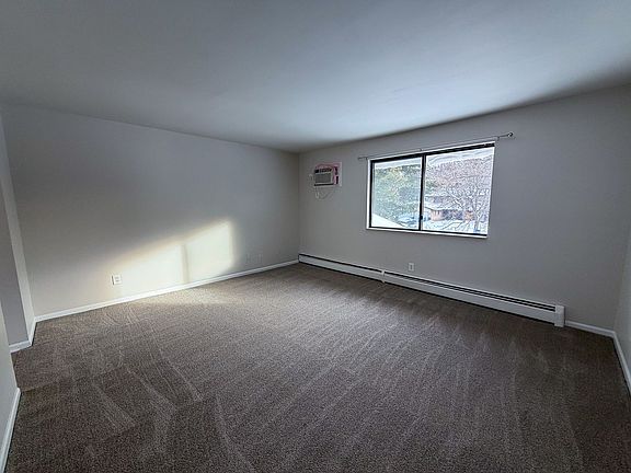 3rd image of 1352 Vineland Ct SE #1356