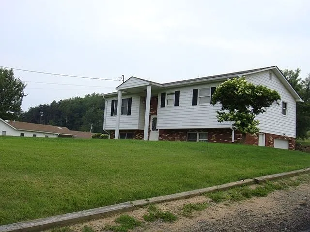 4749 Veterans Blvd photo 1