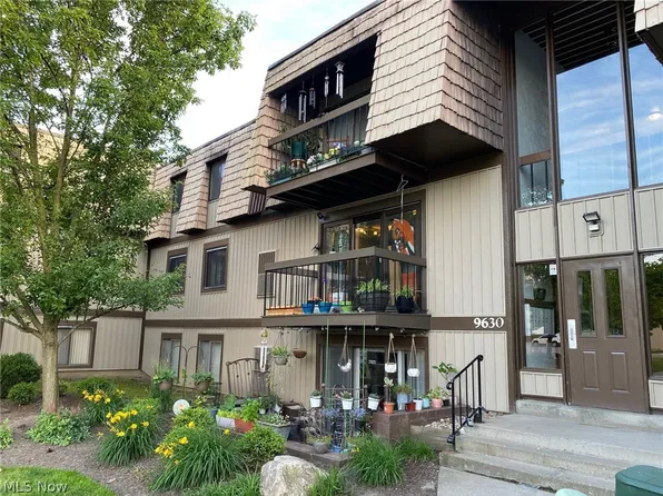 9630 Cove Dr Unit A17, North Royalton, OH 44133