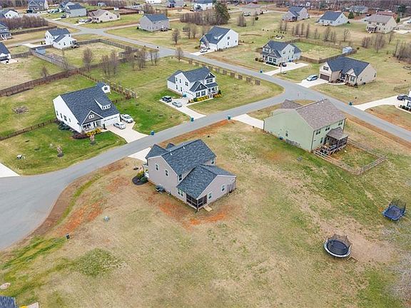 3rd image of 1906 Skylane Ct