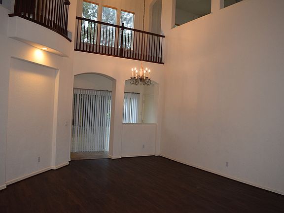 3rd image of 34 Penelope Ct
