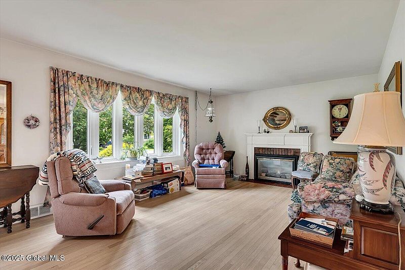 2nd image of 27 Cedar Lane
