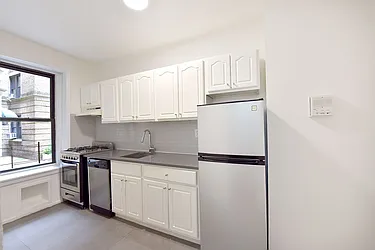 Rented by LEE & ASSOCIATES NYC RESIDENTIAL LLC