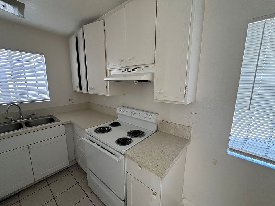 1st image of 3871 Marlborough Ave #3