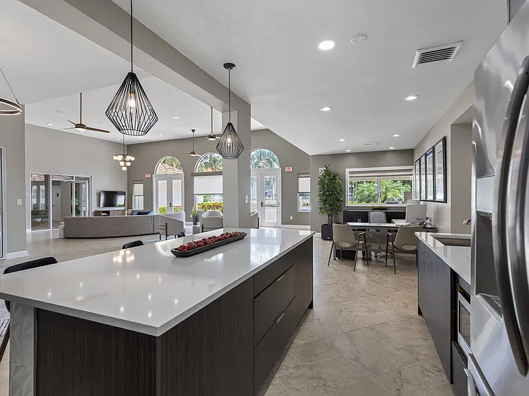 Palm Isle Residences — Photo 10
