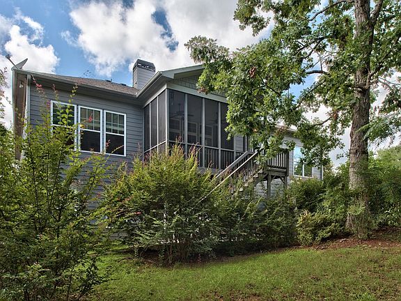 3rd image of 1105 Creekwood Cir