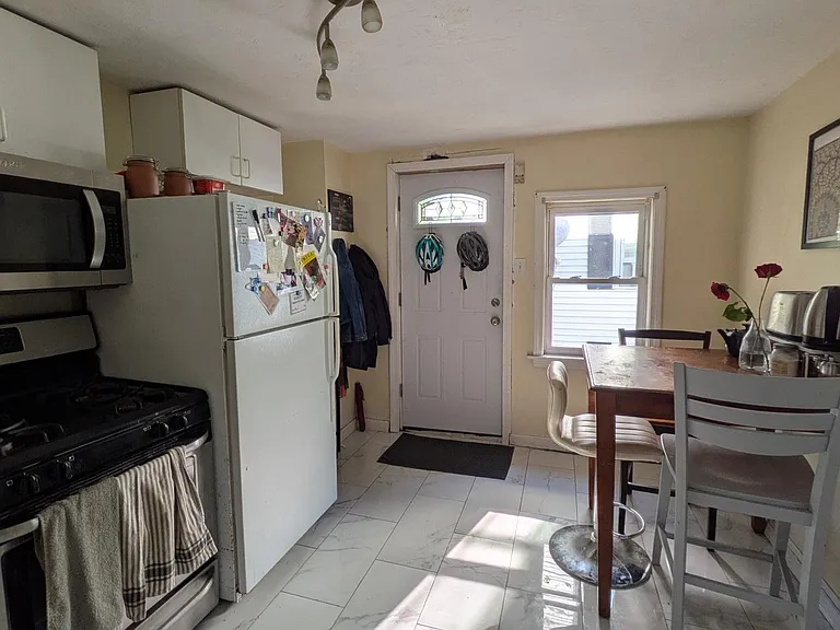 40 Bristol St #2 — Photo 8