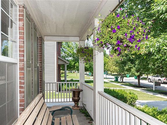 2nd image of 1241 Valdosta Pl