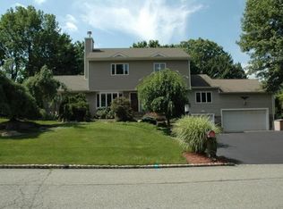 2 Overlook Rd, Morristown, NJ 07960