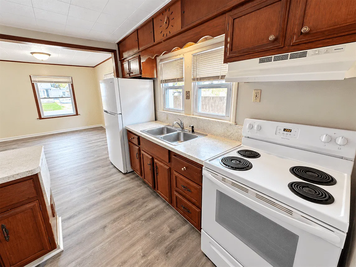 3 bed, 1.5 bath, 980 sqft, $1,500 — Photo 3