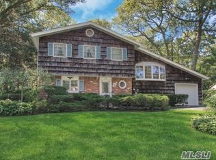 136 John St, Hauppauge, NY 11788