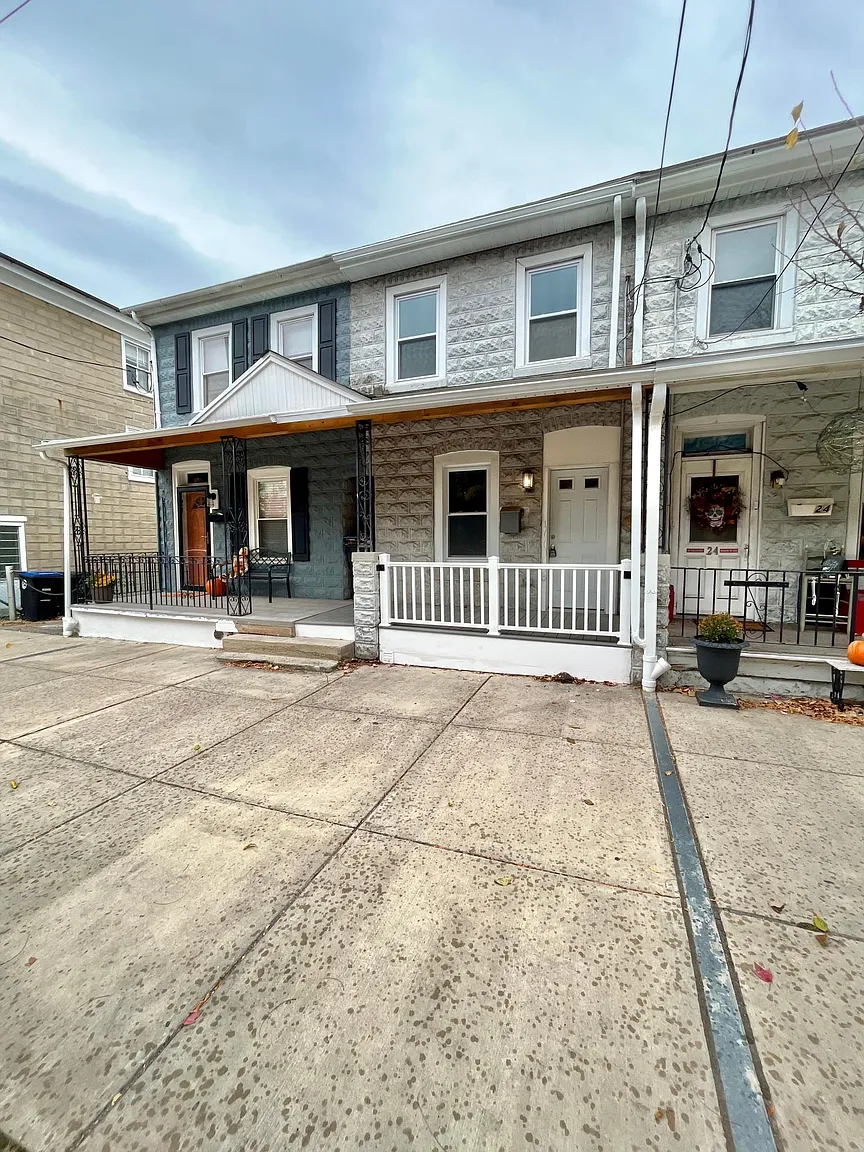 22 Maple St photo 1
