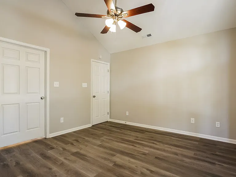 1011 Laurens Way — Photo 11