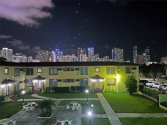 5th image of 631 SW 11th Ave #15E