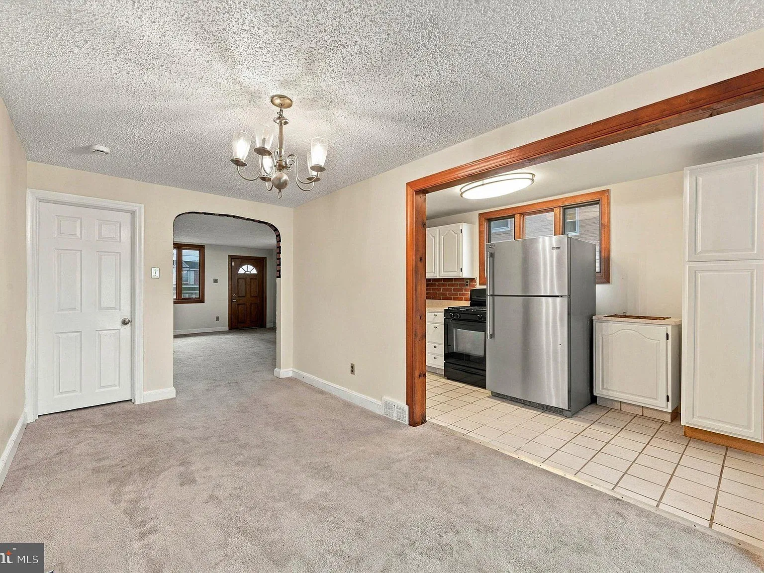4 bed, 2.0 bath, 1152 sqft, $2,400 — Photo 4