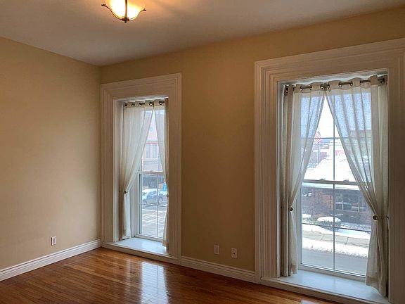 2nd image of 400 N Franklin St
