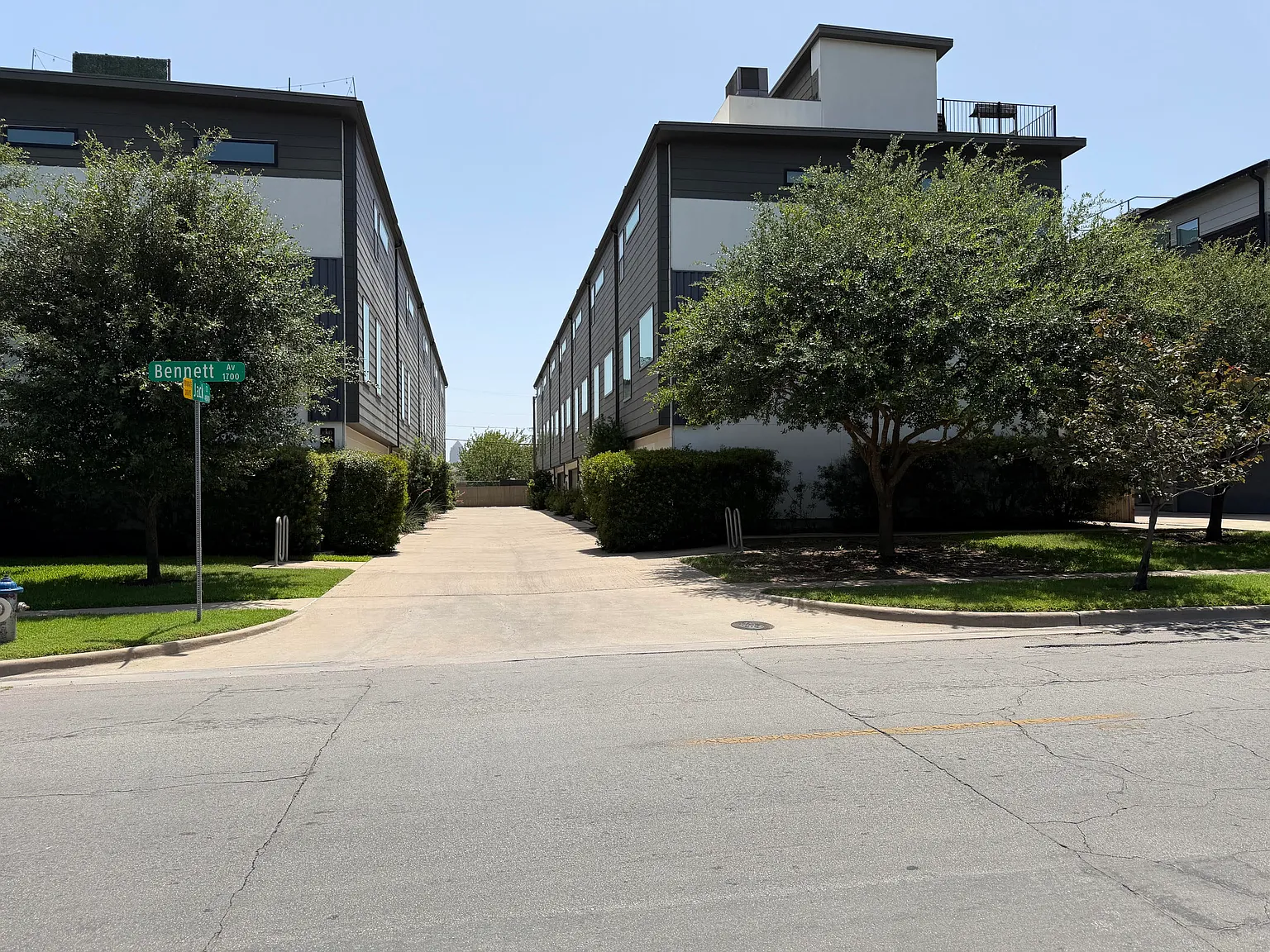 2 bed, 2.5 bath, 2048 sqft, $3,800 — Photo 2