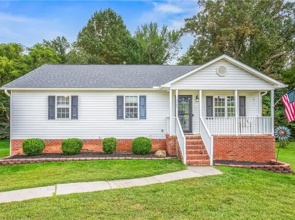 4980 Fiddlers Run Dr, Kernersville, NC 27284